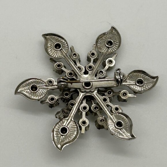 Vintage Rhinestone Snowflake Brooch Starburst Mid-Century Silver-Tone Rivet Set - Picture 4 of 10